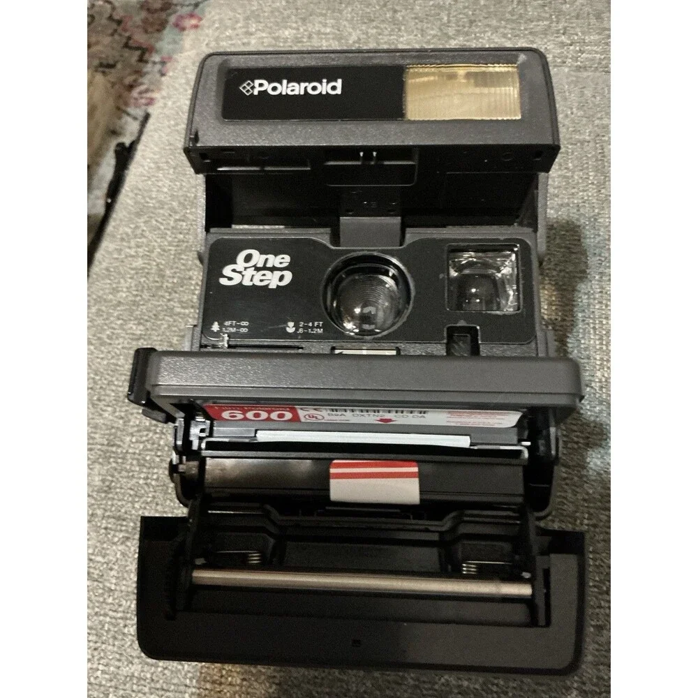 VTG Polaroid Camera One Step Close Up With Flash Uses 600 Film — EUC Estate Sale